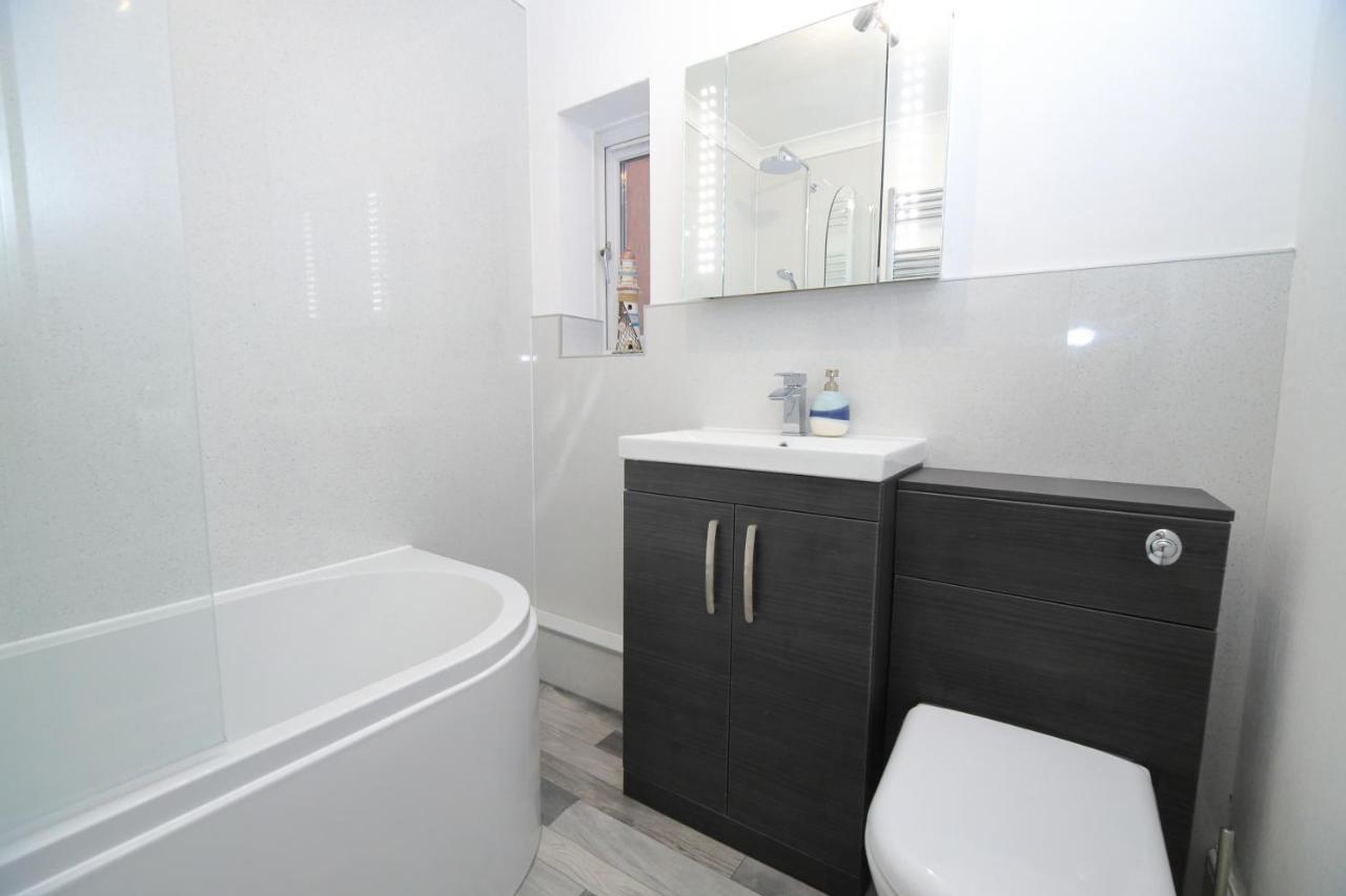 Exmouth - Newly Available, Near The Beach Apartment Bagian luar foto