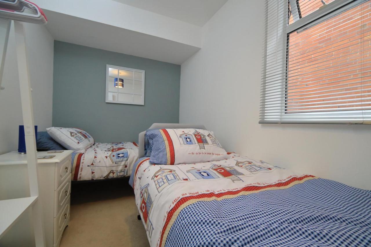 Exmouth - Newly Available, Near The Beach Apartment Bagian luar foto